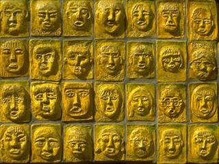 هر چي باعث تفكر بشه